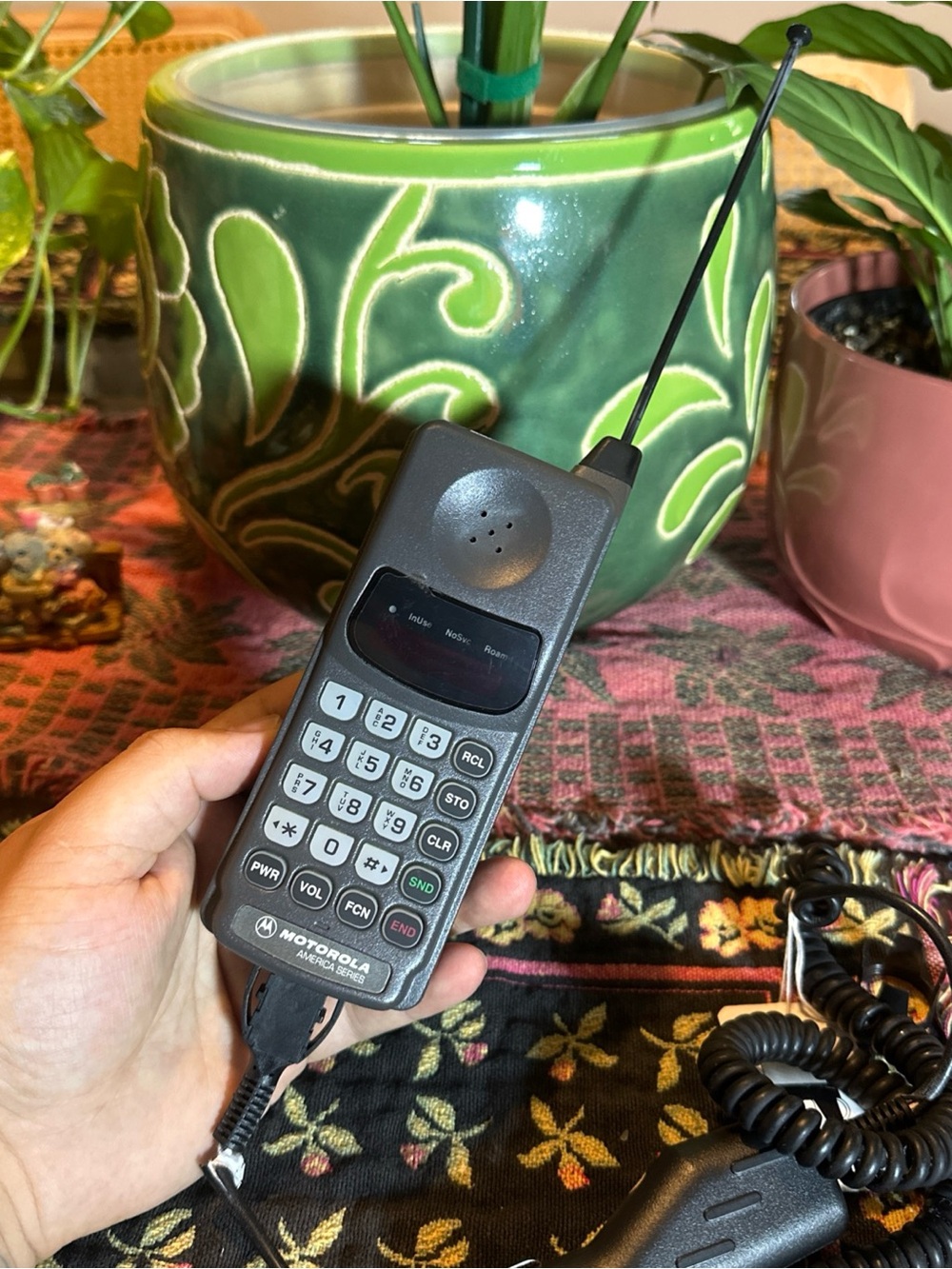MOTOROLA Pocket Phone 90's Cell Phone Model 34844AA with Accessories